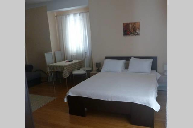 Roman Gardens Studio Apartment Risan Eksteriør bilde