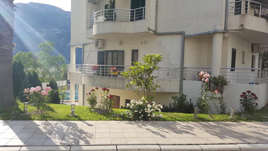 Roman Gardens Studio Apartment Risan Eksteriør bilde