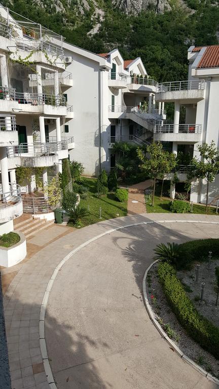 Roman Gardens Studio Apartment Risan Eksteriør bilde