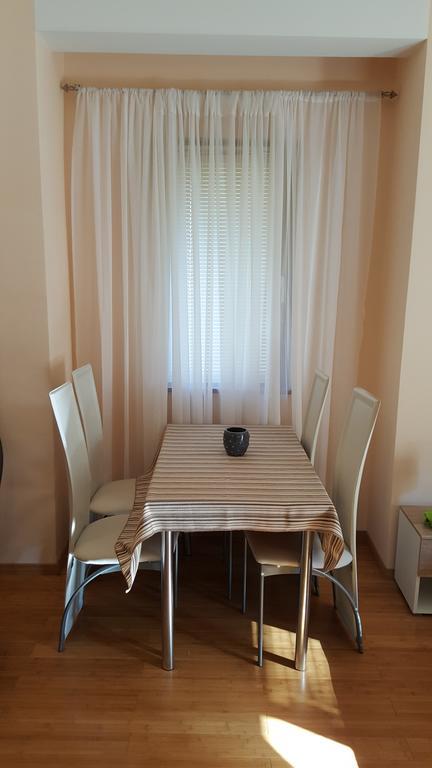 Roman Gardens Studio Apartment Risan Eksteriør bilde