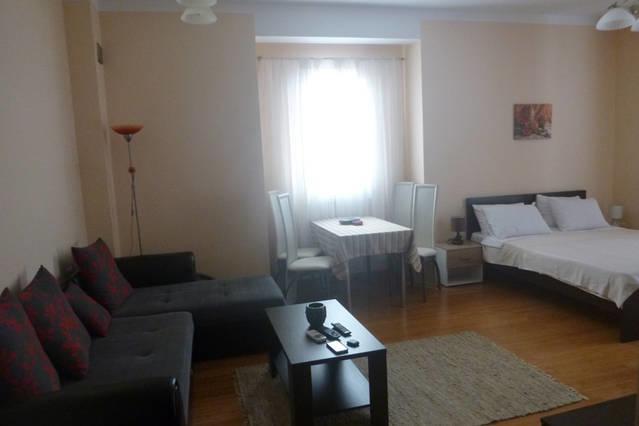 Roman Gardens Studio Apartment Risan Eksteriør bilde